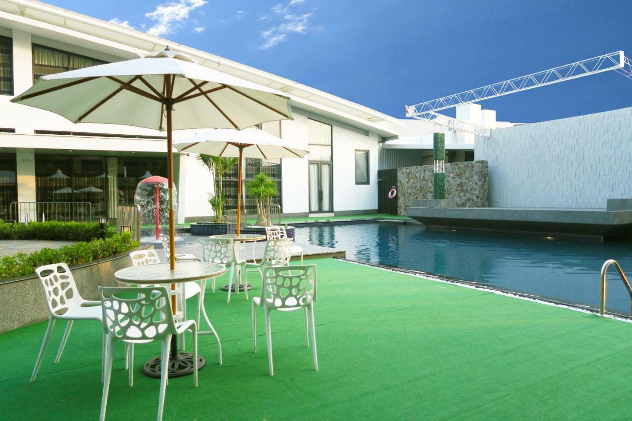 Look Royal Resort Chiayi City Exterior photo The pool at the hotel